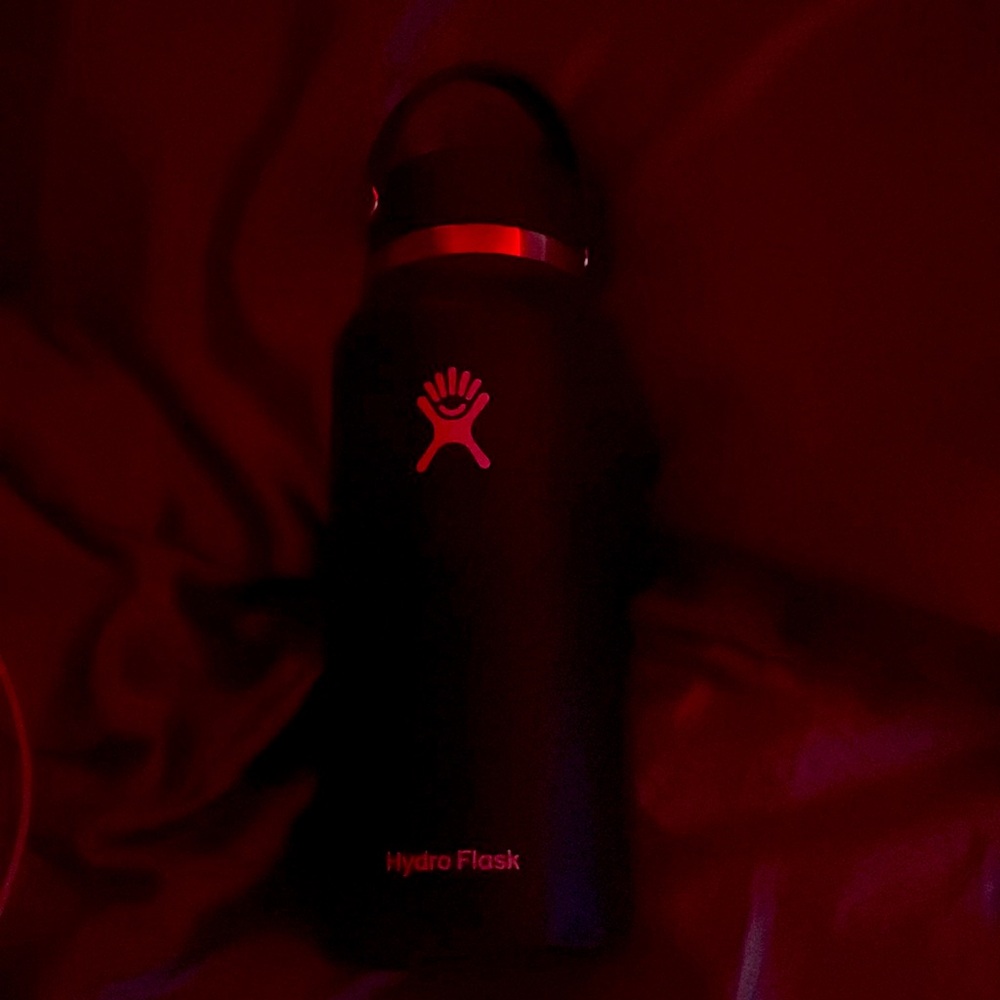 Black hydro flask (biggest size) in good shape